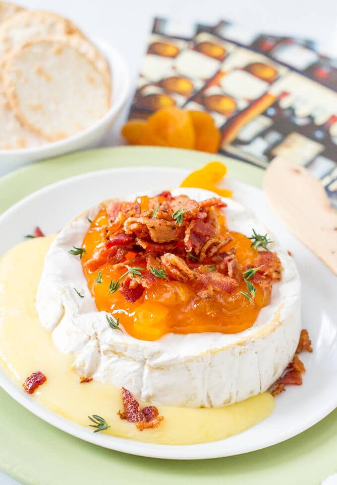 Microwave baked brie with apricots, thyme and bacon -- a quick and easy appetizer! | www.familyfoodonthetable.com