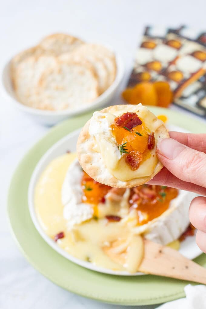 Microwave baked brie with apricots, thyme and bacon -- a quick and easy appetizer! | www.familyfoodonthetable.com