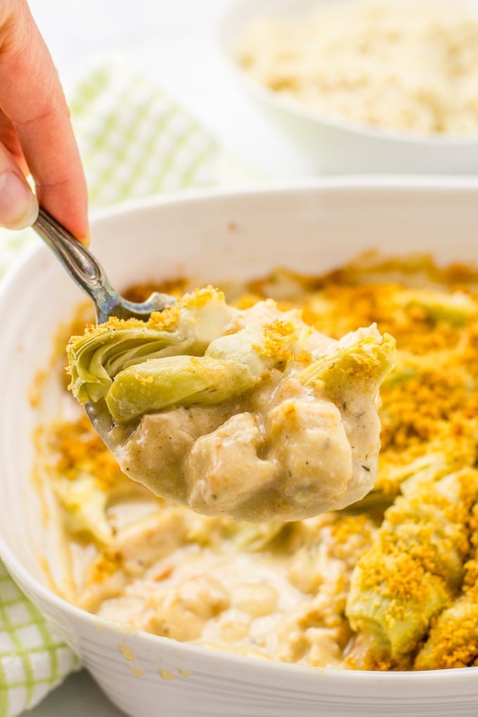 Creamy turkey artichoke casserole is an easy way to transform leftover Thanksgiving turkey into an entirely different meal! | www.familyfoodonthetable.com