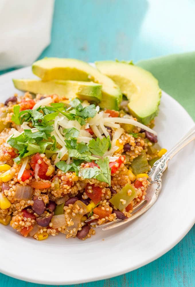 Southwest vegetarian quinoa skillet is a quick and easy one-pan dinner recipe that’s healthy but very filling and perfect for meatless Monday! | www.familyfoodonthetable.com