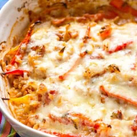 Healthy chicken fajita casserole with brown rice and a cheesy topping is an easy recipe that’s great for a hands-off weeknight family dinner | www.familyfoodonthetable.com