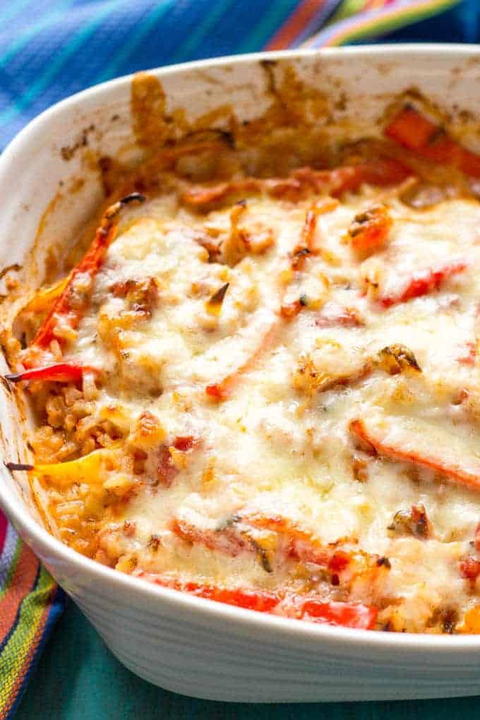 Healthy chicken fajita casserole with brown rice and a cheesy topping is an easy recipe that’s great for a hands-off weeknight family dinner | www.familyfoodonthetable.com