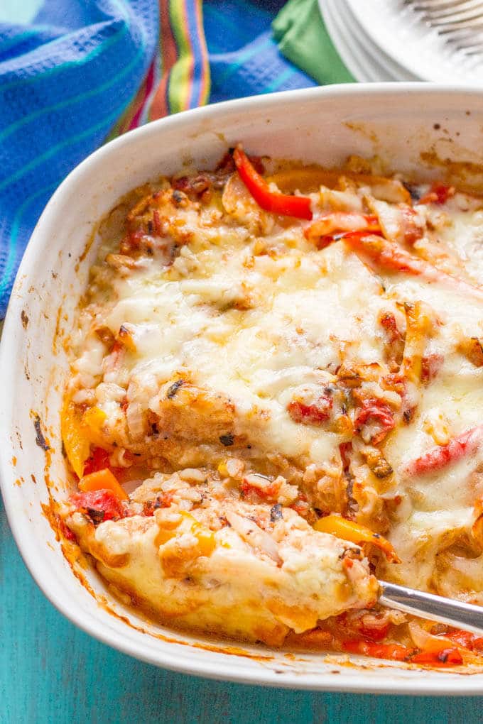 Healthy chicken fajita casserole with brown rice and a cheesy topping is an easy recipe that’s great for a hands-off weeknight family dinner | www.familyfoodonthetable.com
