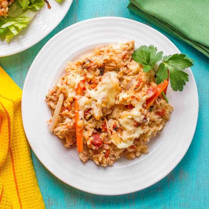 Healthy chicken fajita casserole with brown rice and a cheesy topping is great on its own, in tortillas or over lettuce as a salad! | www.familyfoodonthetable.com