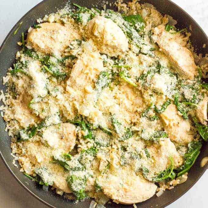Easy chicken Florentine is a light and flavorful one-pot recipe ready in 30 minutes - perfect for a busy weeknight dinner! | www.familyfoodonthetable.com