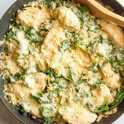 Easy chicken Florentine is a light and flavorful one-pot recipe ready in 30 minutes - perfect for a busy weeknight dinner! | www.familyfoodonthetable.com