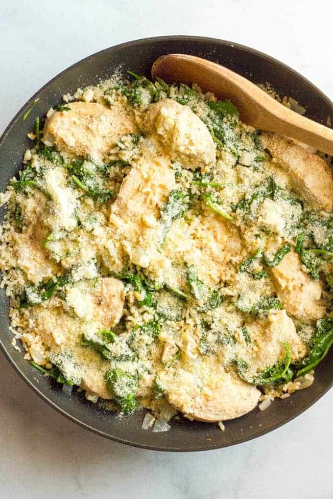 Easy chicken Florentine is a light and flavorful one-pot recipe ready in 30 minutes - perfect for a busy weeknight dinner! | www.familyfoodonthetable.com