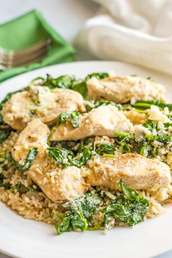 Easy chicken Florentine -- a one-pot dinner recipe ready in 30 minutes! | www.familyfoodonthetable.com