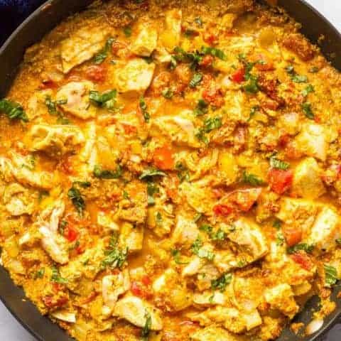 Quick chicken curry is an easy, one-pan recipe that’s ready in just 15 minutes -- perfect for a busy weeknight dinner! | www.familyfoodonthetable.com