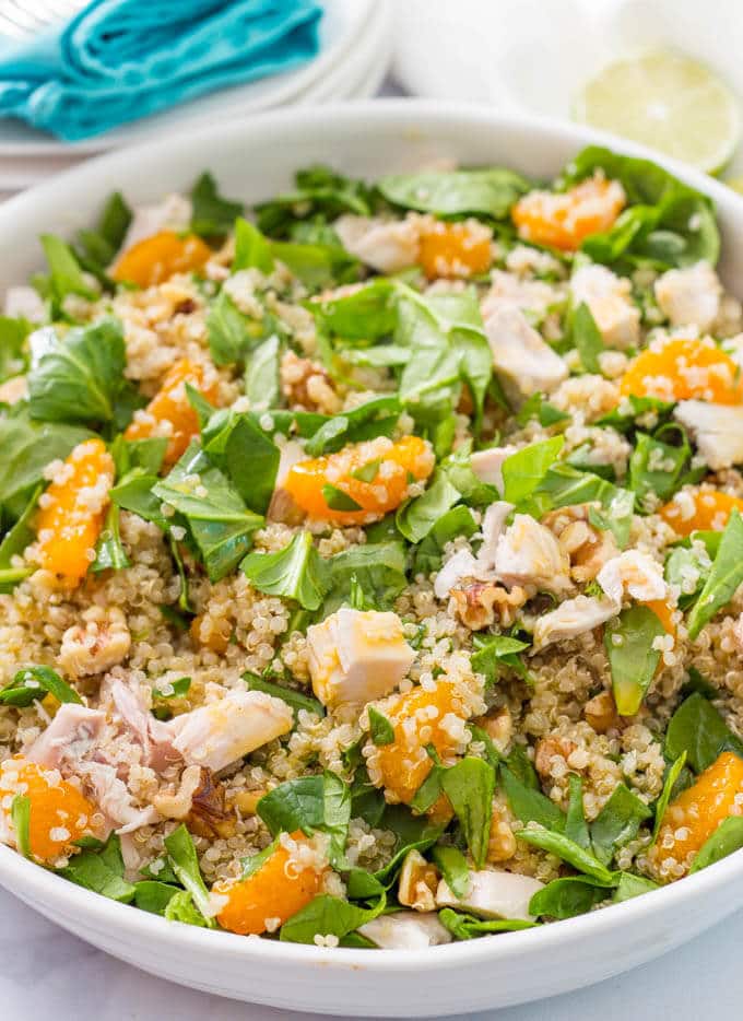 Quinoa chicken spinach salad with mandarin oranges, walnuts and a honey-lime vinaigrette | www.familyfoodonthetable.com