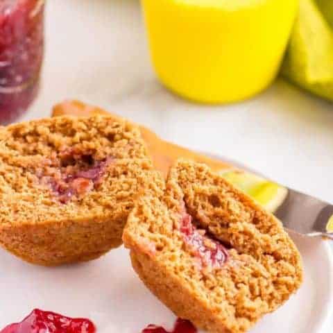 Healthy peanut butter and jelly muffins are whole wheat and naturally sweetened - a fun kids breakfast, snack or school lunch addition! | www.familyfoodonthetable.com