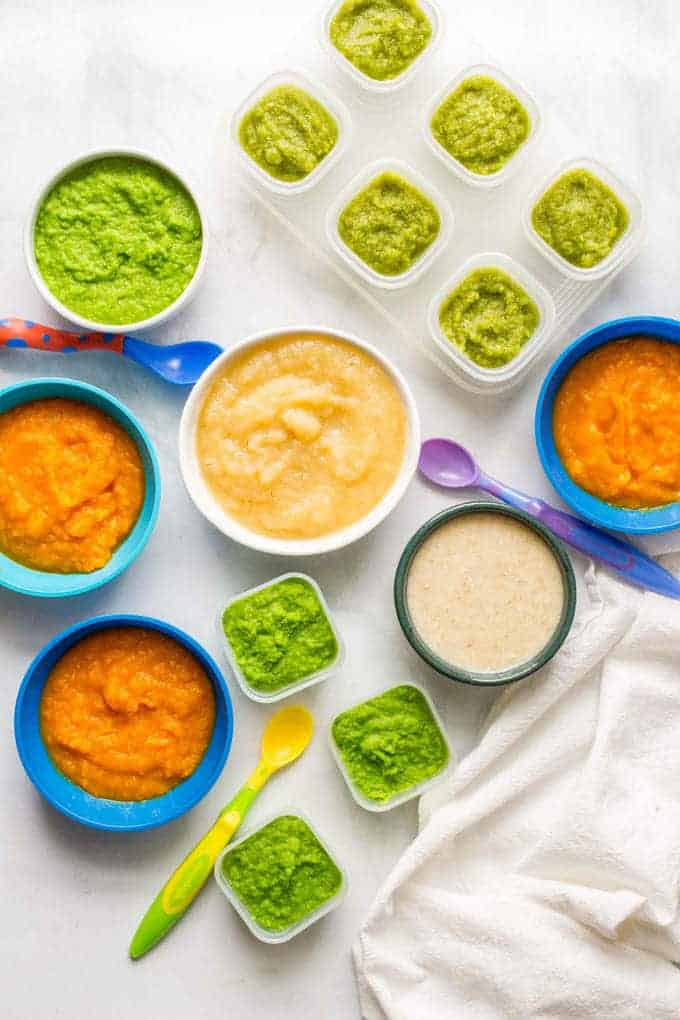 Homemade baby food - make 5 easy, beginner foods in just 20 minutes! Peas, green beans, applesauce, butternut squash and oatmeal | www.familyfoodonthetable.com