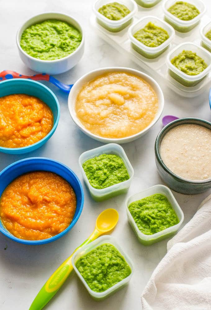 Homemade baby food - make 5 easy, beginner foods in just 20 minutes! Peas, green beans, applesauce, butternut squash and oatmeal | www.familyfoodonthetable.com