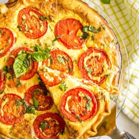 This easy tomato breakfast tart with basil + two cheeses has sliced tomatoes on top for a unique and beautiful brunch presentation - a great recipe for company (and Mother's Day!) | www.familyfoodonthetable.com