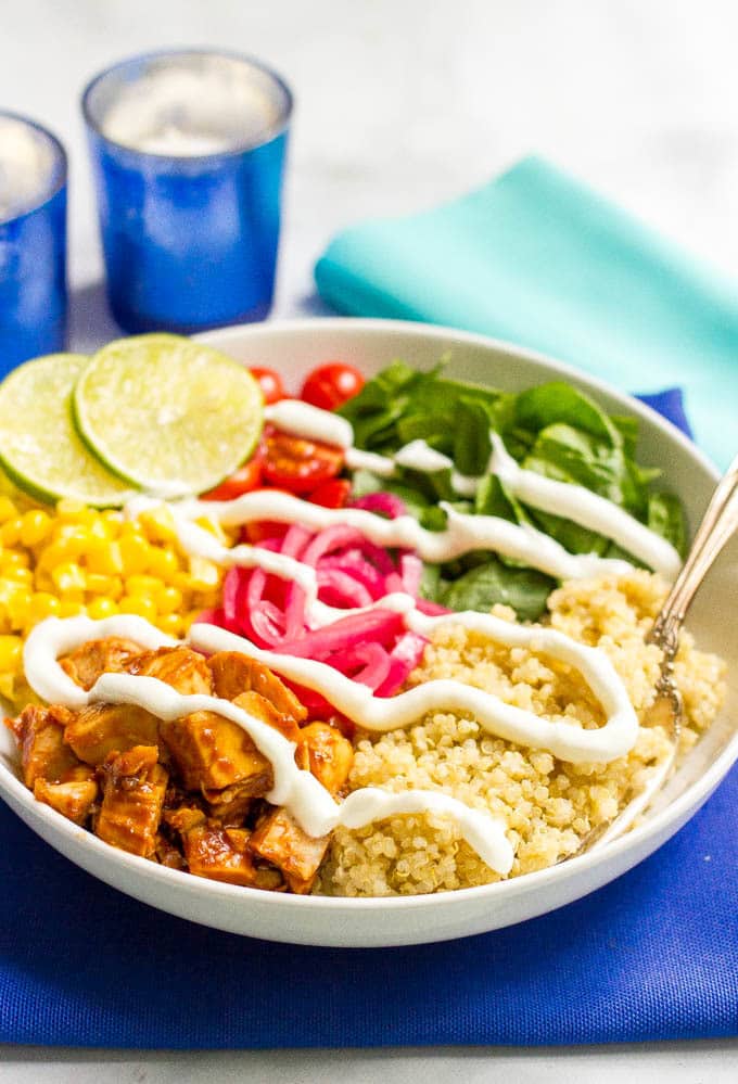 BBQ chicken quinoa salad bowls are full of flavor and fresh veggies and make for a really easy, healthy dinner! Also great as a make-ahead lunch or picnic! | www.familyfoodonthetable.com