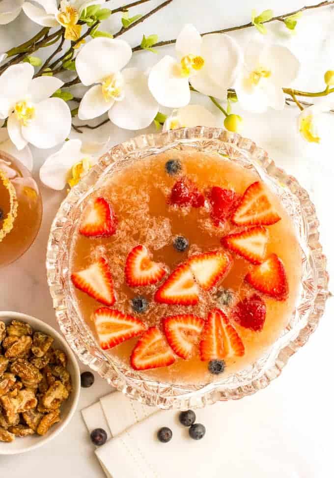 https://www.familyfoodonthetable.com/wp-content/uploads/2017/05/Champagne-brunch-punch-6.jpg