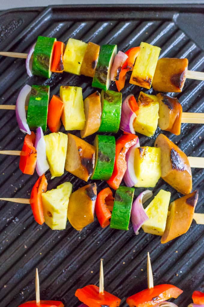 Sausage pineapple kabobs with BBQ sauce -- an easy, flavorful summer appetizer or dinner! | www.famillyfoodonthetable.com