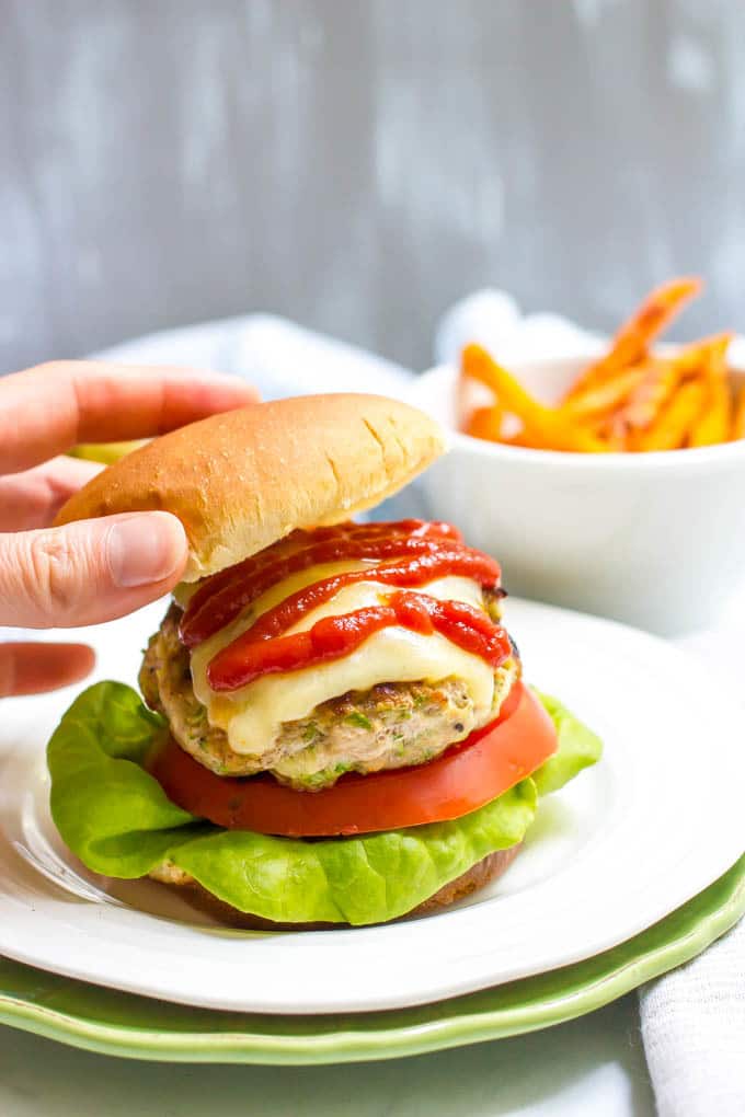 Zucchini turkey burgers are just 5 basic ingredients and come out so juicy and flavorful - perfect for an easy dinner! | www.familyfoodonthetable