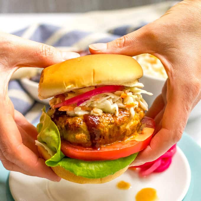 These BBQ chicken burgers require just a few basic ingredients and come out so juicy and flavorful! | www.familyfoodonthetable.com