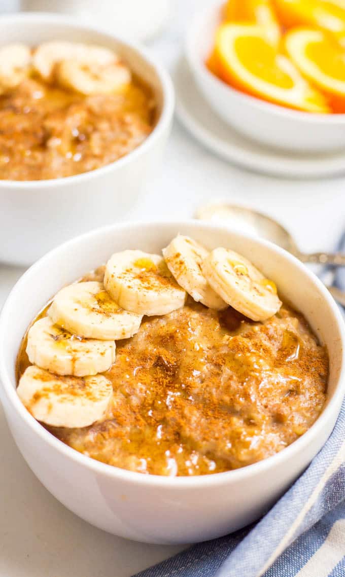Slow cooker maple cinnamon oatmeal is perfect for busy mornings! Take a few minutes to prep the night before and a creamy, rich, flavorful oatmeal is waiting for you in the morning! | www.familyfoodonthetable.com