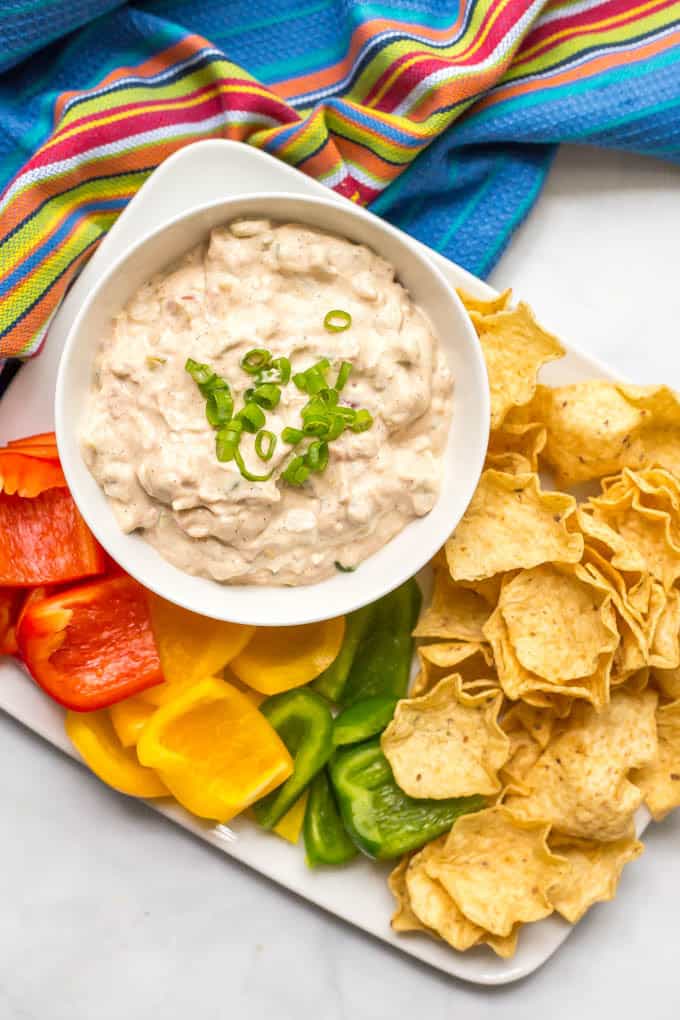 This cold chili cheese dip takes minutes to mix together and is delicious served with chips and veggies for an easy party or tailgating snack! It’s also gluten-free and vegetarian. | www.familyfoodonthetable.com