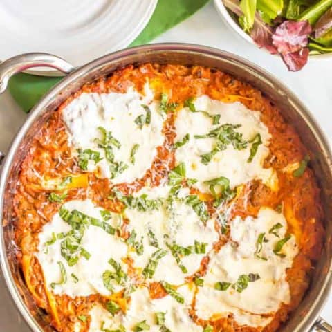 Easy healthy one-pot lasagna is a great way to get a homemade lasagna served up without all the fuss! It’s perfect for a delicious family dinner! | www.familyfoodonthetable.com