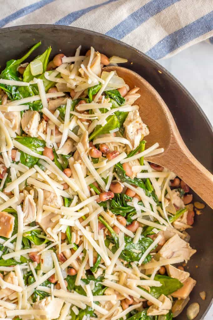 One-pot low-carb leftover chicken recipe with spinach and beans is just 5 ingredients and 15 minutes and perfect for an easy weeknight dinner! #onepotmeals #easychickendinner #lowcarbdinner