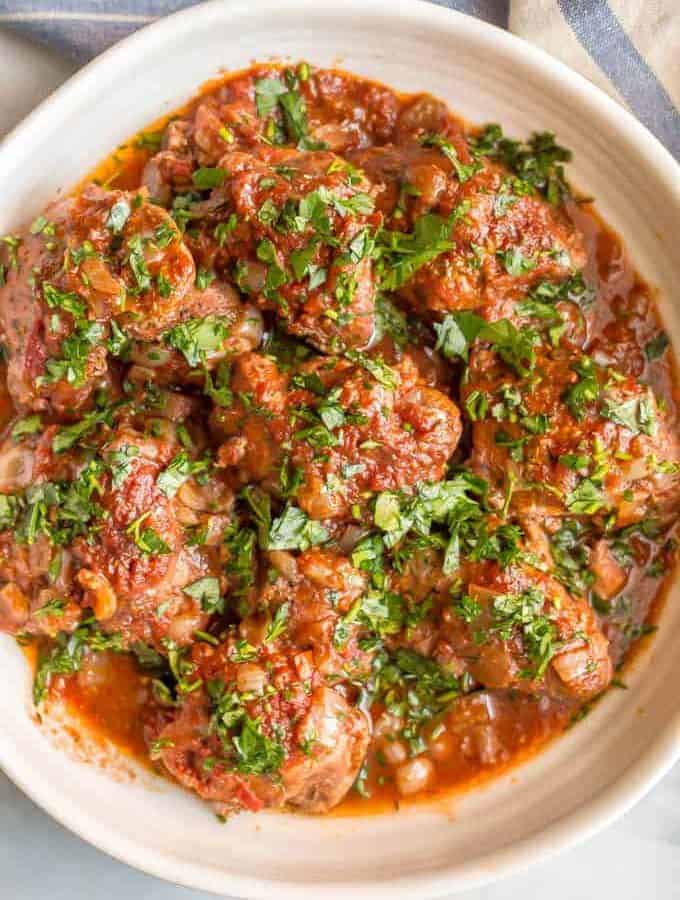 Slow cooker bistro chicken thighs are easy to prep and cook all day in a delicious, rich red wine and tomato sauce. Serve over mashed potatoes, rice or pasta for a yummy dinner! #slowcooker #chickendinner #slowcookerchicken | www.familyfoodonthetable