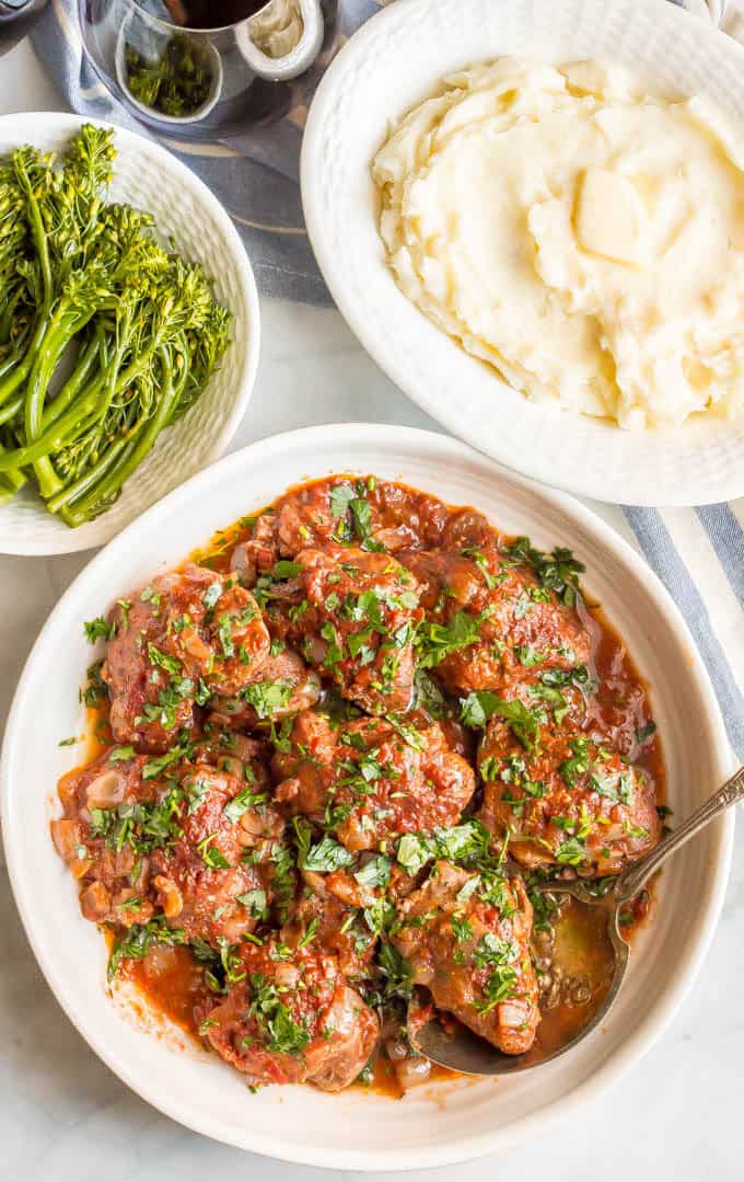 Slow cooker bistro chicken thighs are easy to prep and cook all day in a delicious, rich red wine and tomato sauce. Serve over mashed potatoes, rice or pasta for a yummy dinner! #slowcooker #chickendinner #slowcookerchicken | www.familyfoodonthetable