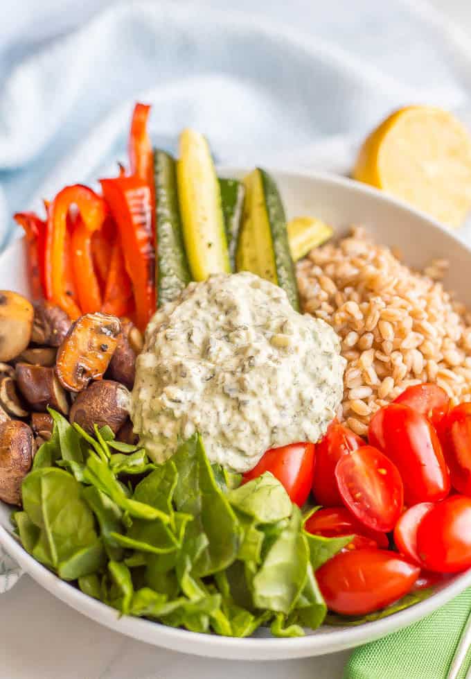 Farro and roasted vegetable grain bowl is a healthy vegetarian lunch or light dinner loaded with whole grains, roasted and fresh veggies and topped with a creamy spinach and kale dip. #grainbowl #vegetarian #lunchbowl | www.familyfoodonthetable.com