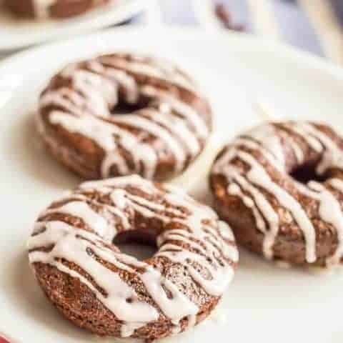 Whole wheat chocolate baked donuts have double the chocolate and none of the guilt! They come together quickly and make for a super fun healthy breakfast! Serve with an easy vanilla glaze, Nutella or a peanut butter frosting. #chocolatebreakfast #bakeddonuts #healthydonuts | www.familyfoodonthetable