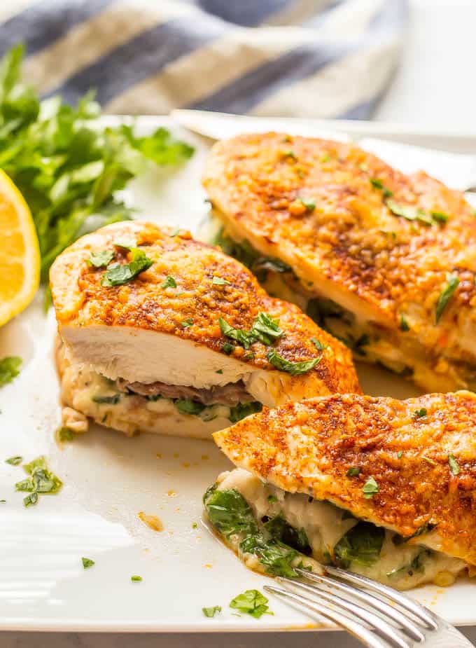 These flavor-packed chicken breasts stuffed with prosciutto, spinach and mozzarella cheese make for an easy but elegant dinner! #easychickenrecipes #chickendinner #stuffedchicken | www.familyfoodonthetable.com