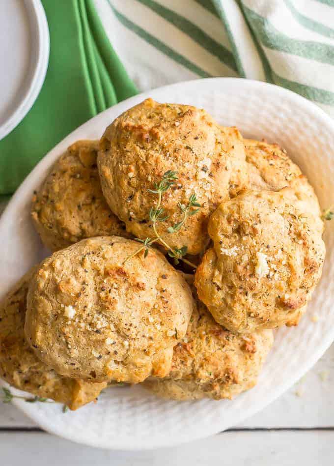 Parmesan herb drop biscuits are a quick and easy savory biscuit that’s perfectly fluffy and tender and requires no kneading or rolling! Great for breakfast, brunch, or with soups or chili. #biscuits #brunchrecipes #MothersDayrecipes | www.familyfoodonthetable.com