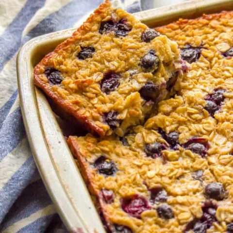 Blueberry baked oatmeal is a bright, fresh and healthy breakfast that’s bursting with fresh sweet blueberries. Naturally sweetened and gluten-free, this makes a great make-ahead breakfast to have on hand for busy mornings. #blueberryrecipe #bakedoatmeal #healthybreakfast | www.familyfoodonthetable.com