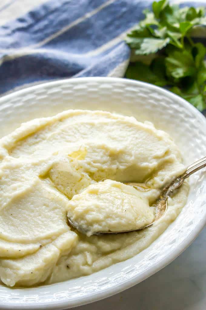 Healthy mashed cauliflower is a creamy, smooth and an easy, delicious low-carb option for a dinner side dish. Just 4 ingredients and ready in just 20 minutes, you’ll love this mashed cauliflower on its own or with your favorite potato toppings! #cauliflower #lowcarb #glutenfree #sidedish
