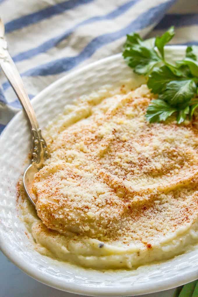 Healthy mashed cauliflower is a creamy, smooth and an easy, delicious low-carb option for a dinner side dish. Just 4 ingredients and ready in just 20 minutes, you’ll love this mashed cauliflower on its own or with your favorite potato toppings! #cauliflower #lowcarb #glutenfree #sidedish