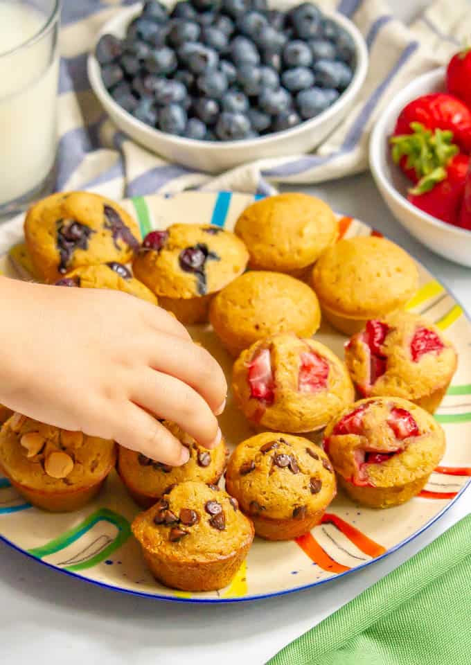 These 1-bowl pancake mini muffins are whole wheat and naturally sweetened for an easy, healthy breakfast that’s perfect for busy mornings! #pancakes #muffins #breakfast #healthyrecipes