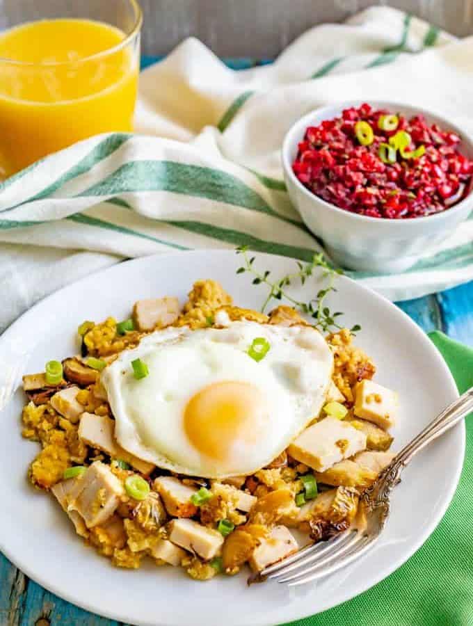 Thanksgiving leftovers breakfast hash is a warm, hearty delicious breakfast that uses leftover Thanksgiving turkey, dressing or stuffing, veggies and gravy, all topped with a fried egg! #Thanksgiving #Thanksgivingleftovers #breakfast #breakfasthash