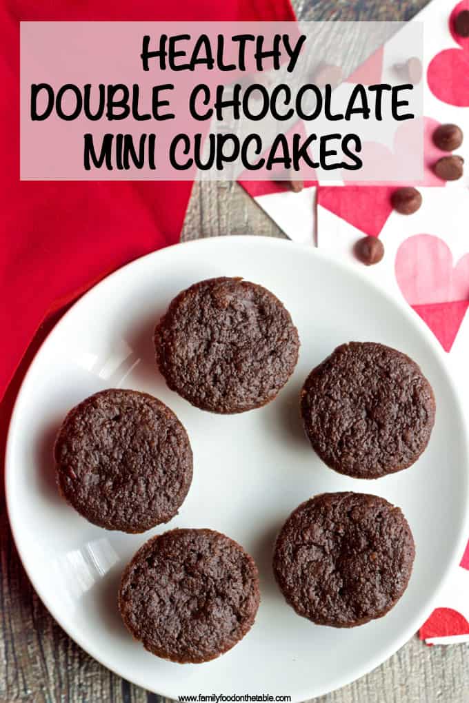 Easy, one-bowl healthy chocolate mini cupcakes are 100% whole wheat, low in sugar and have no butter or oil - and they are super fudgy and delicious! #chocolatecupcakes #chocolatelover #healthycupcakes