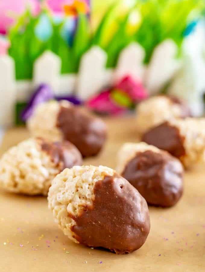 Easter egg Rice Krispie treats are a fun and tasty spring dessert to make with kids! Plus, check out all of my ideas and tips on ways to decorate them! #ricekrispies #eastereggs #easterdesserts #eastertreats #easterfun