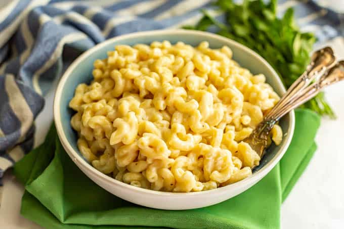 Creamy mac and cheese served in a large bowl with two forks