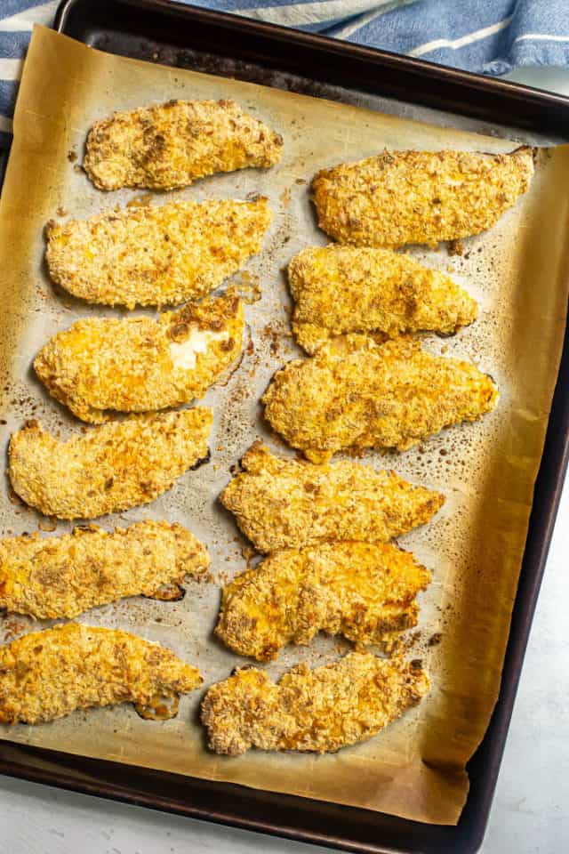 Crunchy baked chicken tenders (+ video) Chicken Tender Recipes