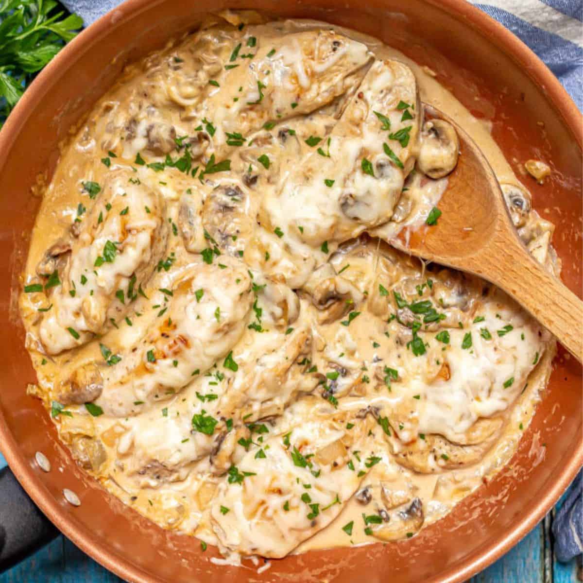 https://www.familyfoodonthetable.com/wp-content/uploads/2023/09/Easy-cream-cheese-chicken-square-1200.jpg